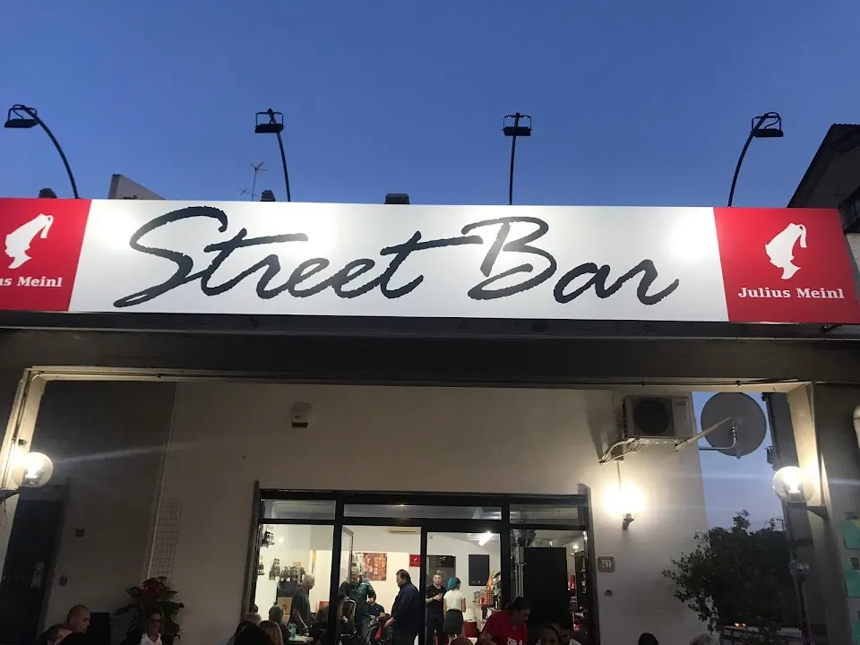 Street Bar