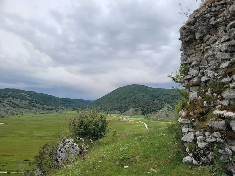 Resti Di Castello Di Rascino