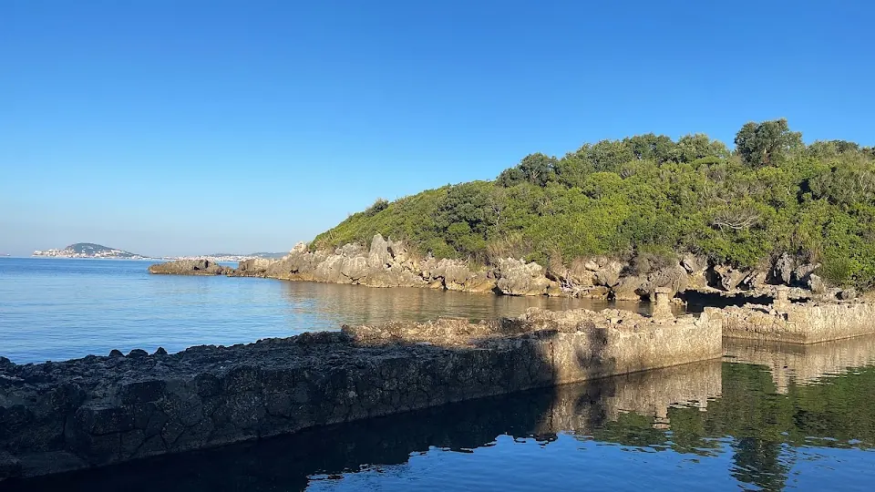 Roman Port of villa Mamurra