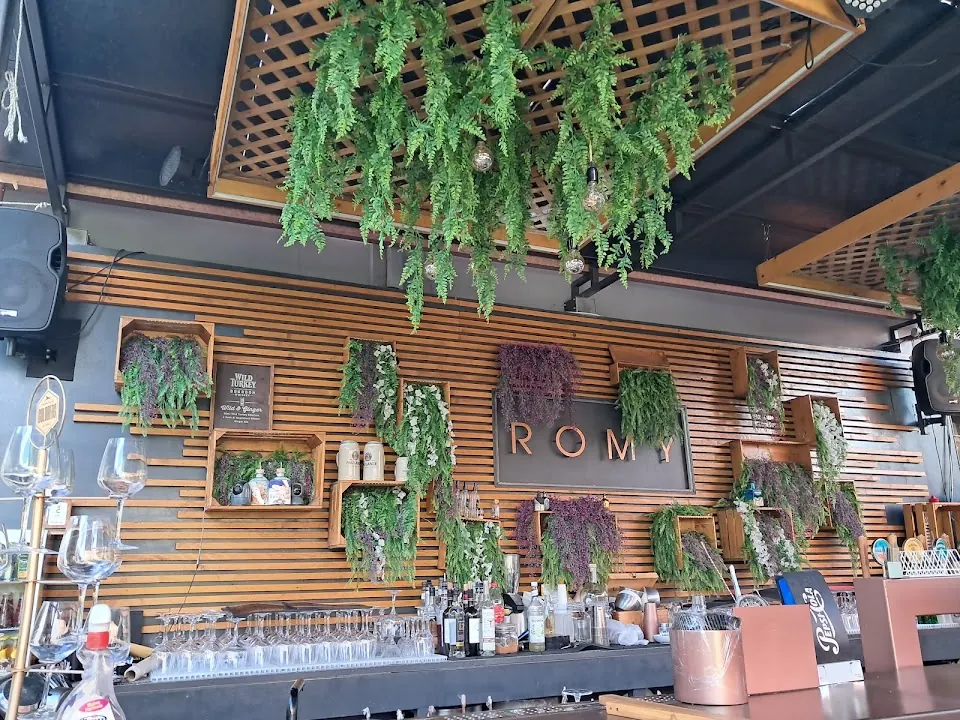 Romy & coffee lounge bar