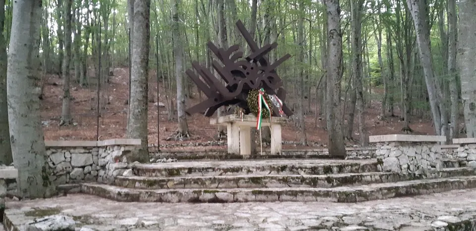 Collelungo monumento ai martiri