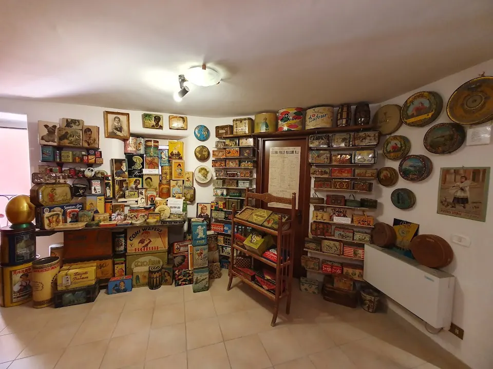 Mostra permanente "Casa delle antiche scatole di latta" (contattare sempre il proprietario)