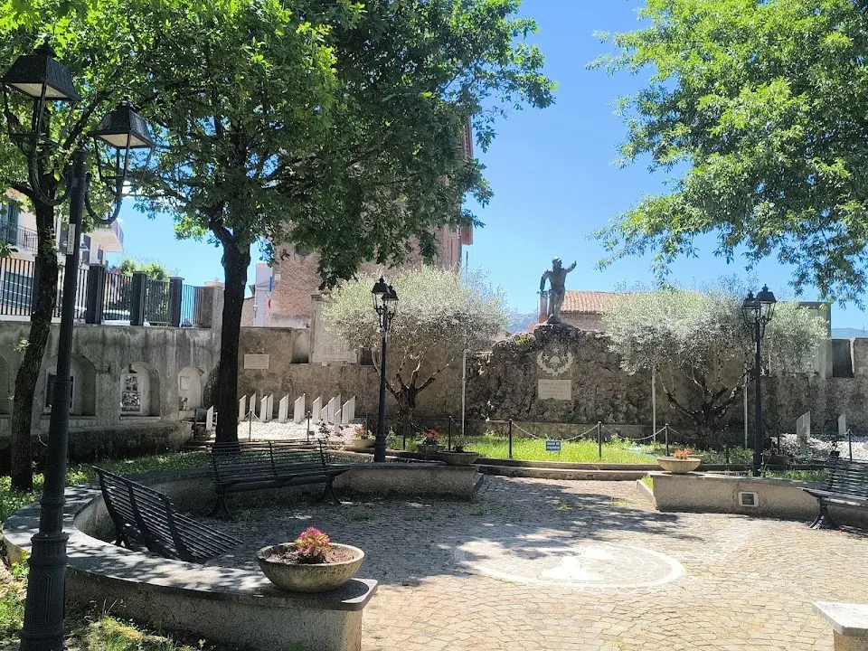 Giardino e Monumento ai Caduti